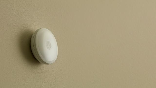 https://www.gelighting.com/sites/default/files/styles/small_hq/public/image/2022-04/thermostat-sensor.jpg?itok=2_1dtZj9